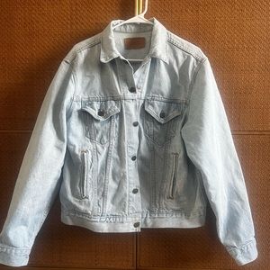 Vintage 80s Levi’s light wash denim trucker jacket